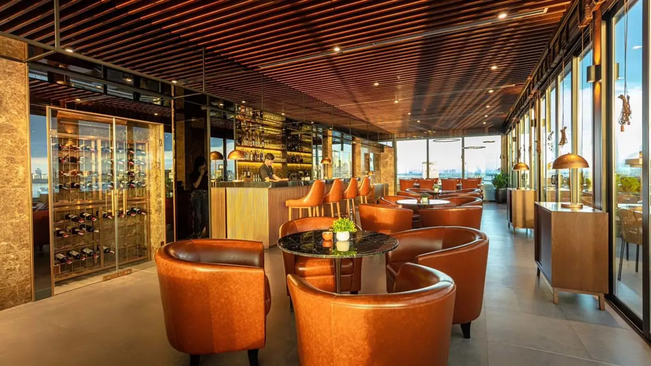 Flower Garden Hotel Lounge Bar