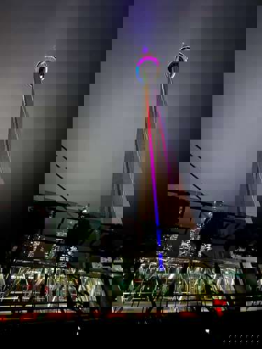 The striking CN Tower lights up the Toronto skyline by night.