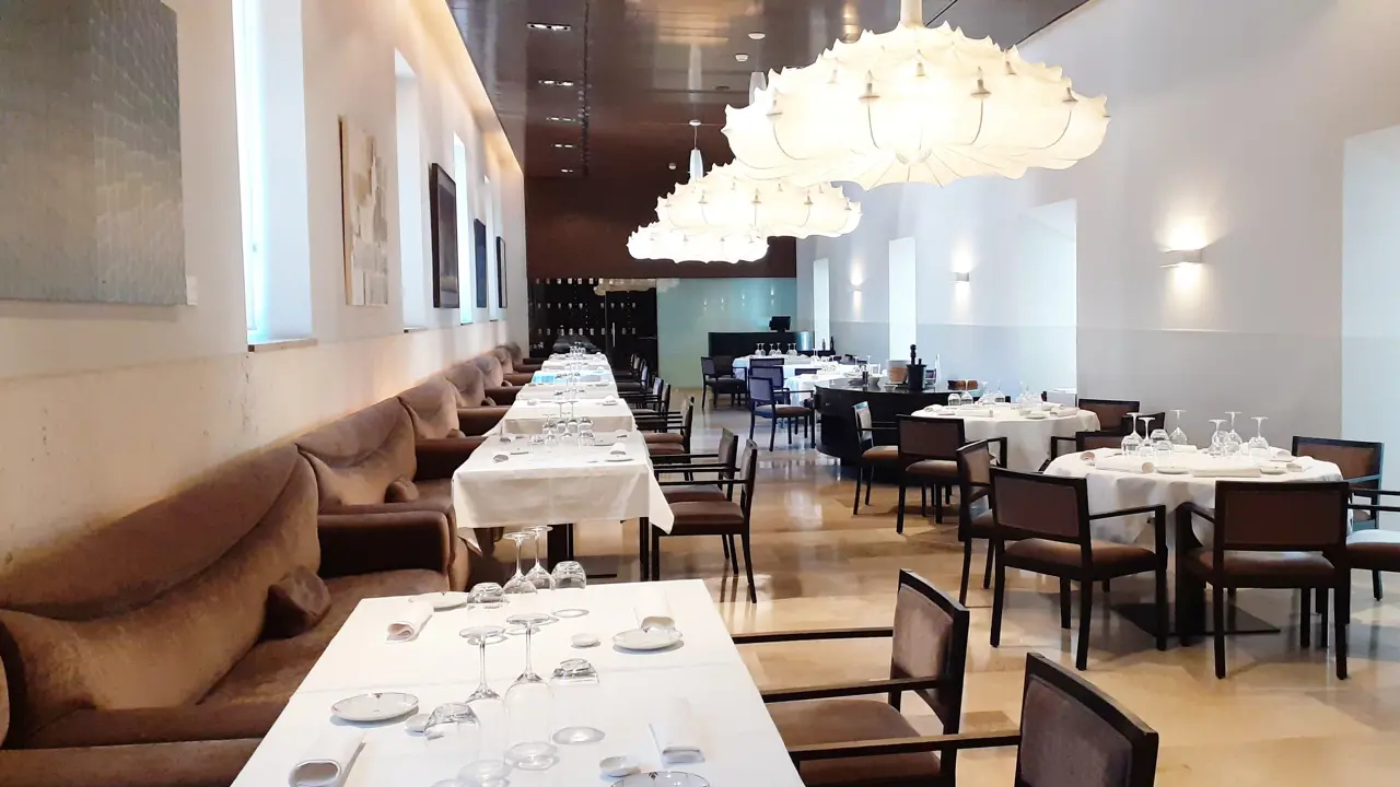 Parador De Alcala De Henares Restaurant
