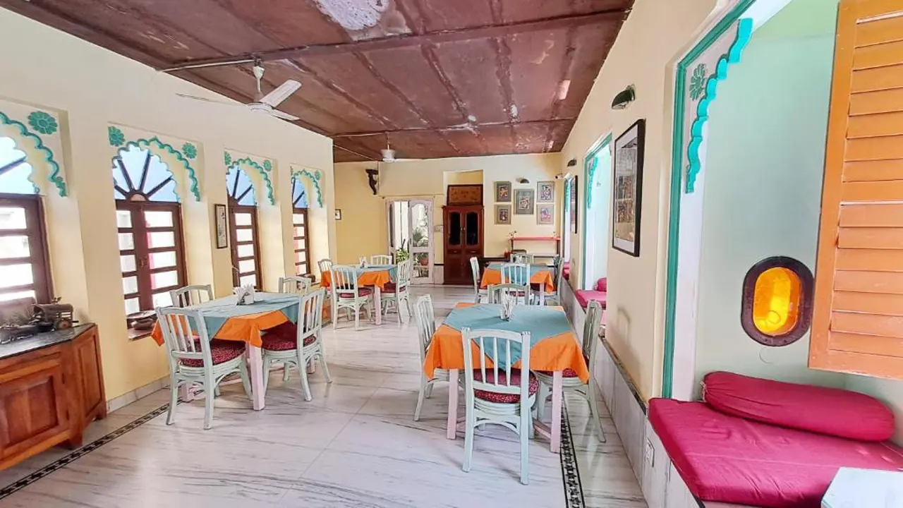 Mahendra Prakash Hotel Dining