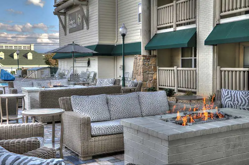 The Ultimate Elvis Presley And Dolly Parton Experience Touring Hotels Image 0