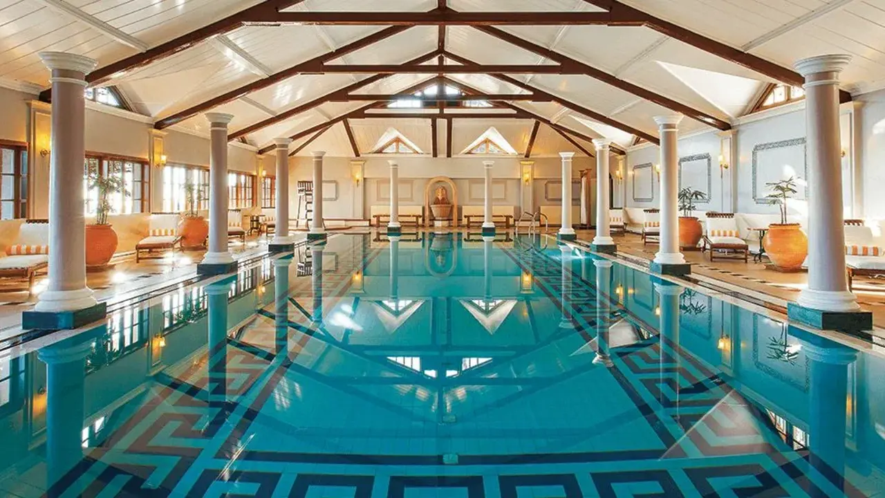 Oberoi Cecil Hotel, Shimla, pool