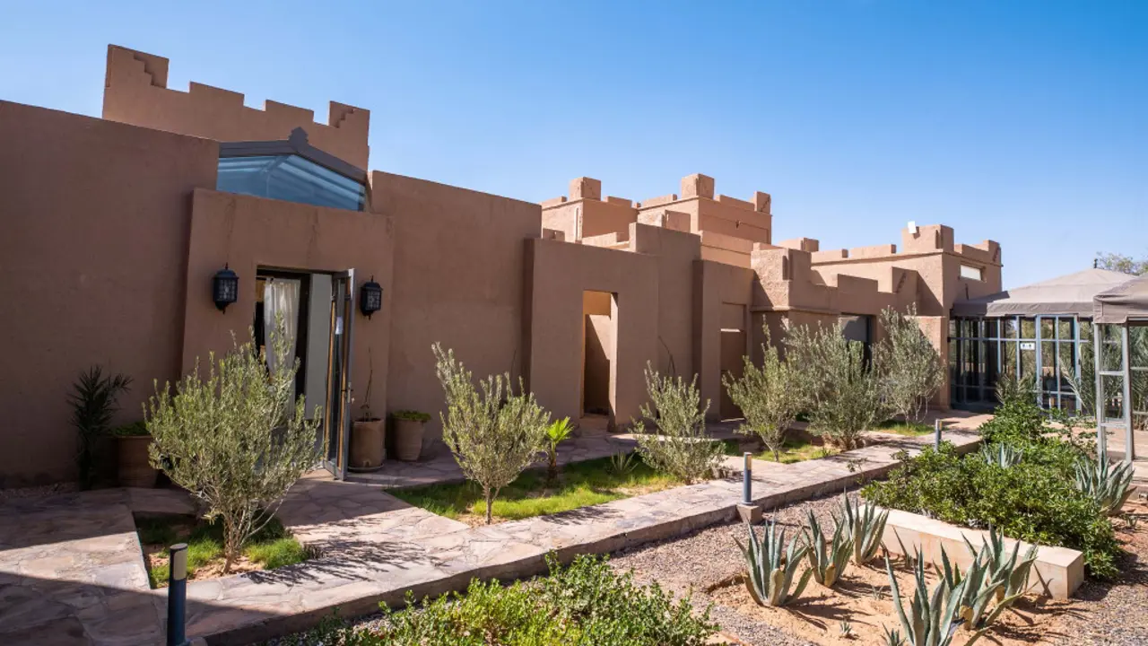 Hotel Chateau De Sable, Exterior