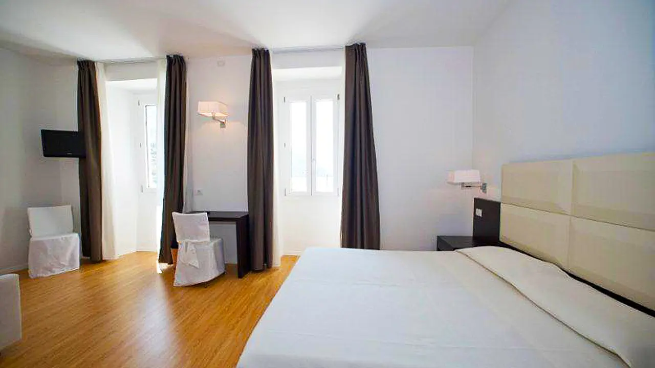 Hotel Geier Torbole Bedroom