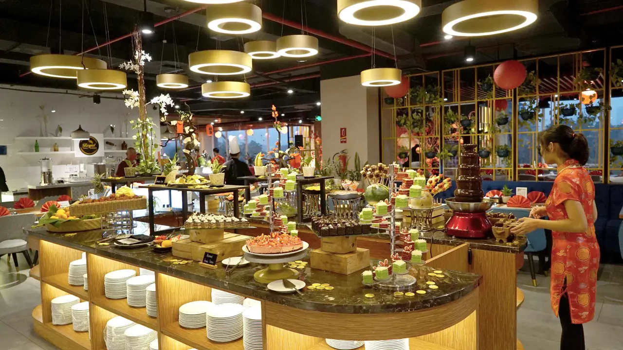 Grand Swiss Belhotel Darmo, Surabaya Dining