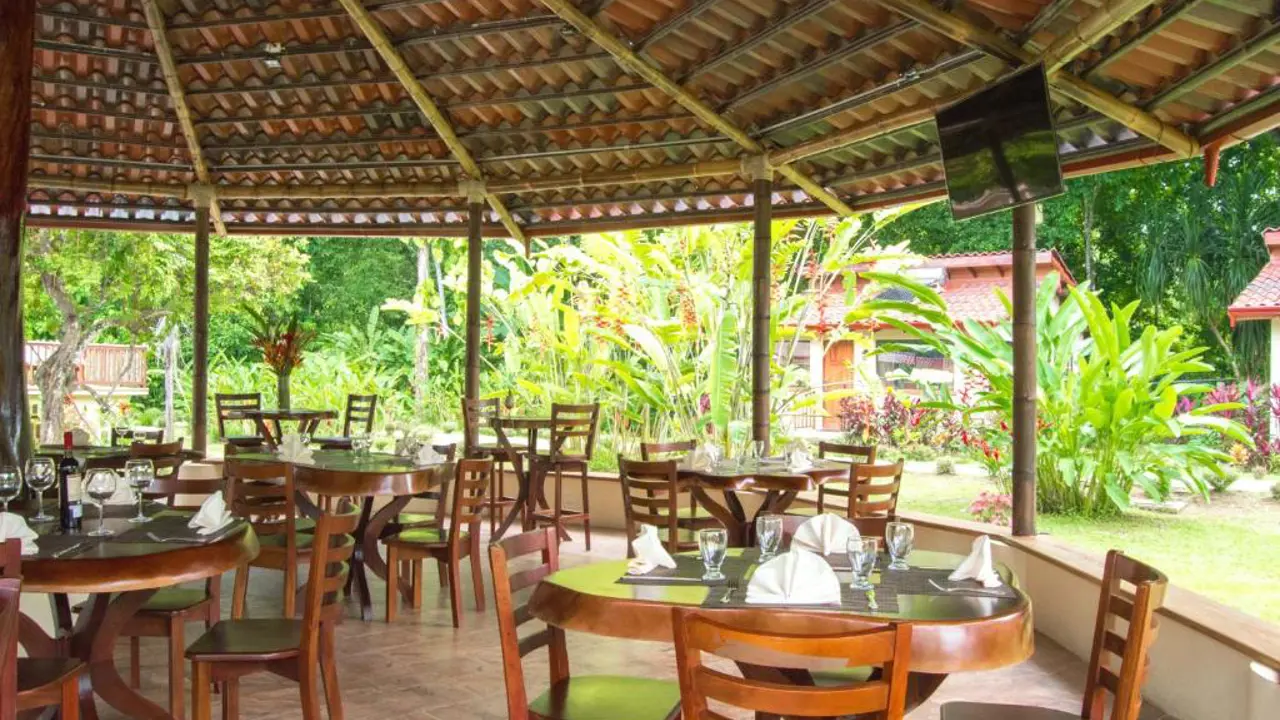 La Foresta Nature Resort, Dining