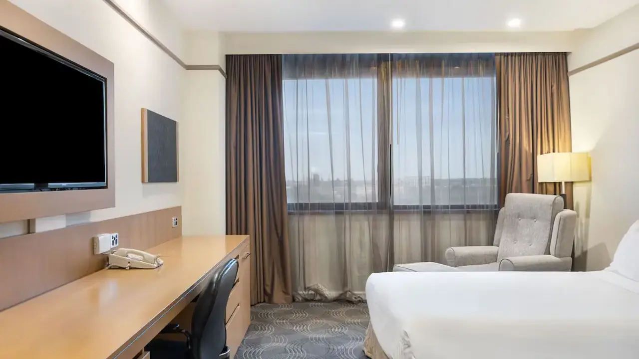 Stamford Plaza Adelaide Room1
