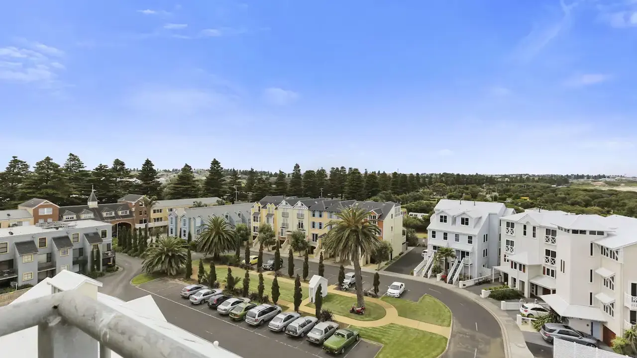 Deep Blue Hotel Exterior