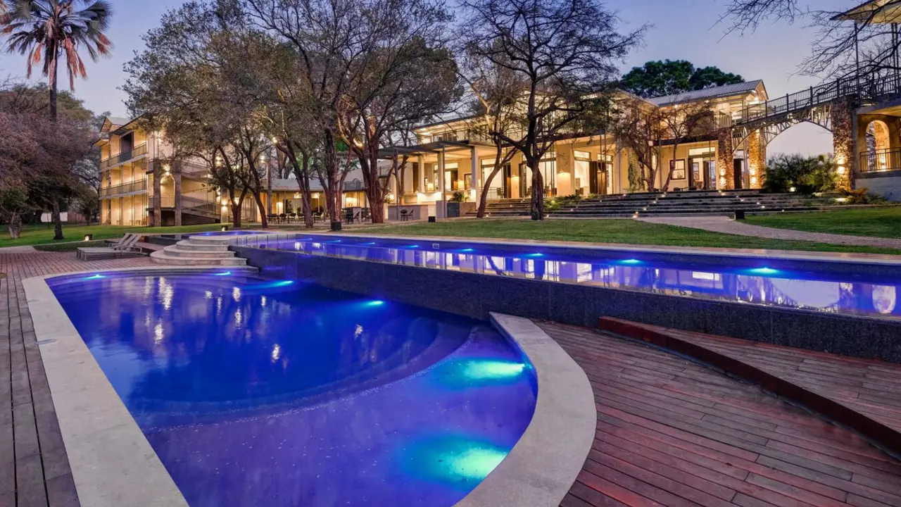 Palm River Hotel, Pool Night