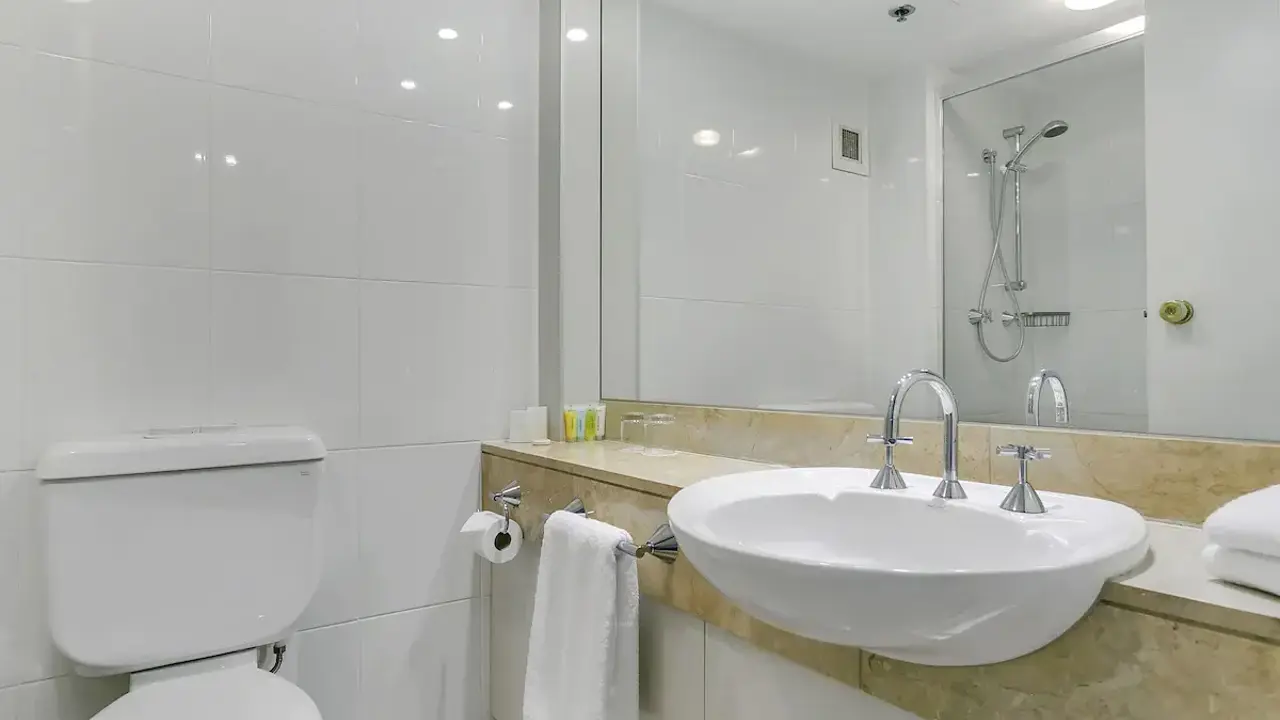 Stamford Plaza Adelaide Bathroom