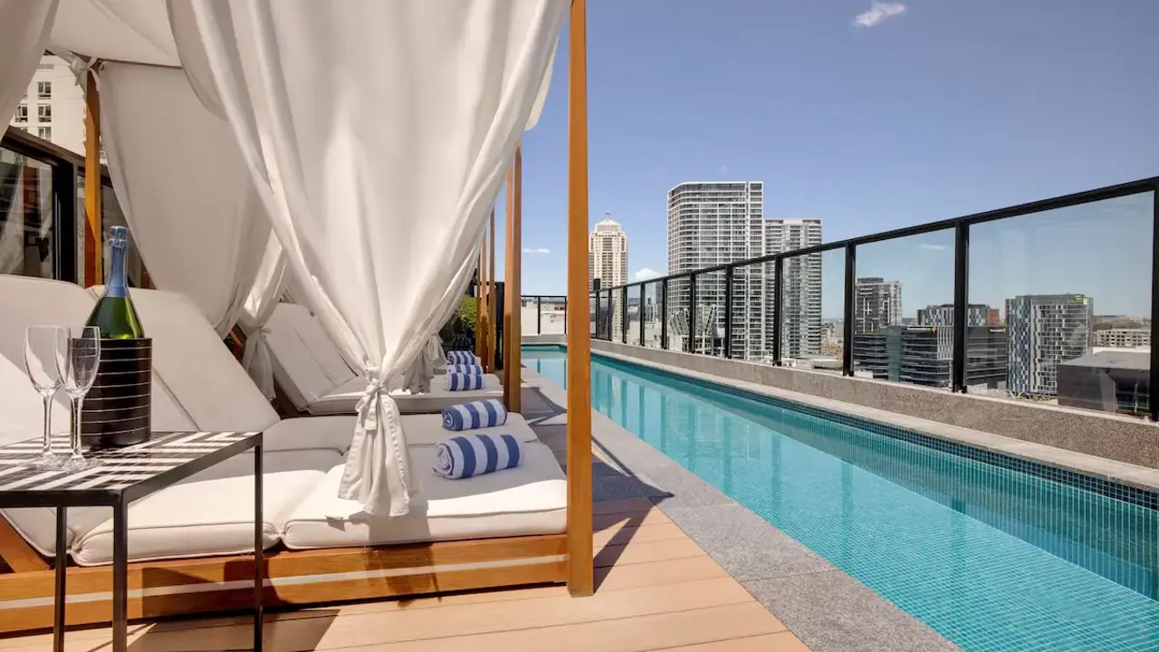 Vibe Hotel Sydney Darling Harbour Pool