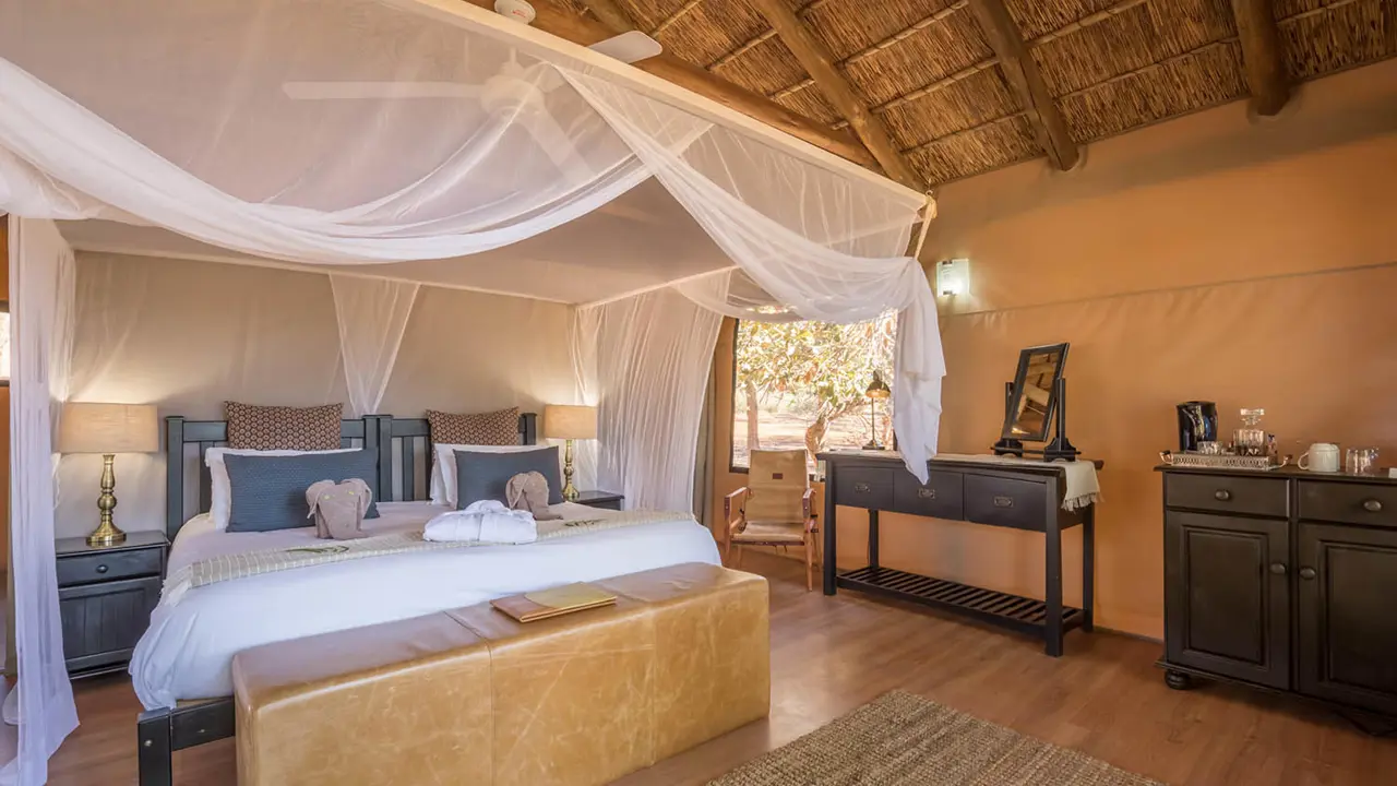 Chisomo Safari Lodge Bedroom 2