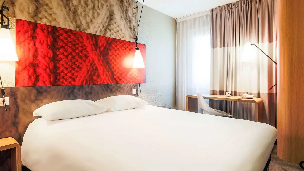 Ibis Carcassonne Bedroom