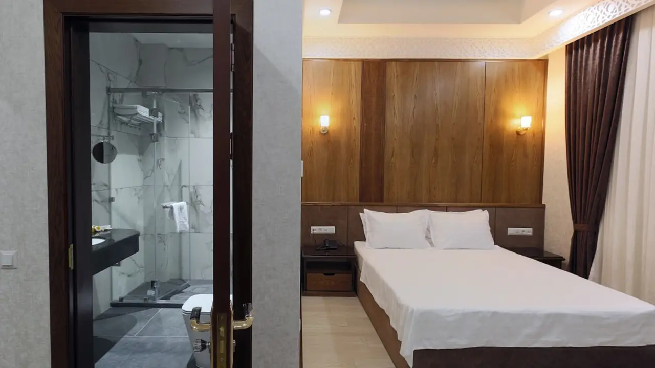 Standard Double Room (1)