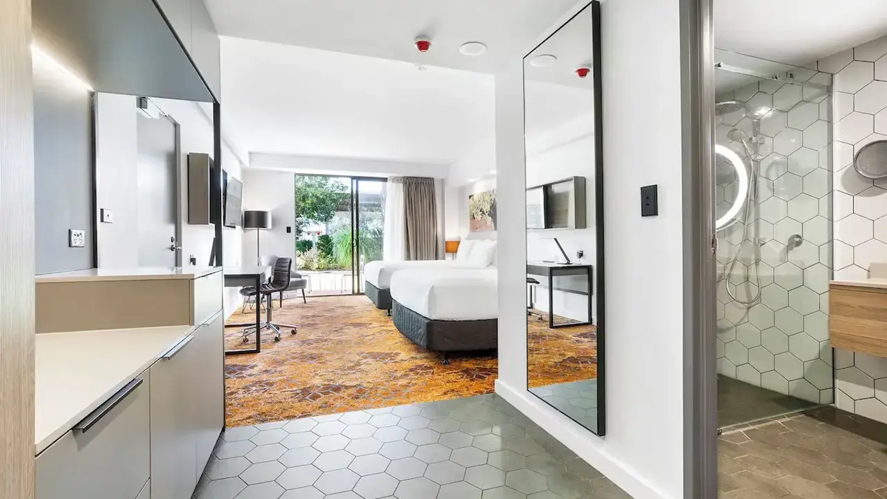 Crowne Plaza Alice Springs Bedroom