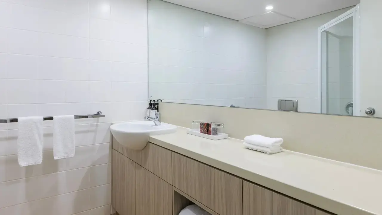 Desert Gardens Hotel Bathroom