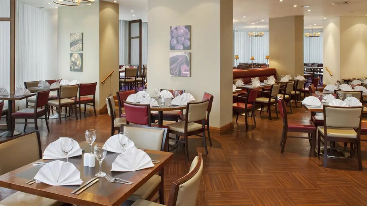 Holiday Inn Shepperton Restuarant