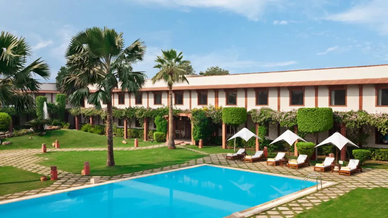 Trident, Agra Pool