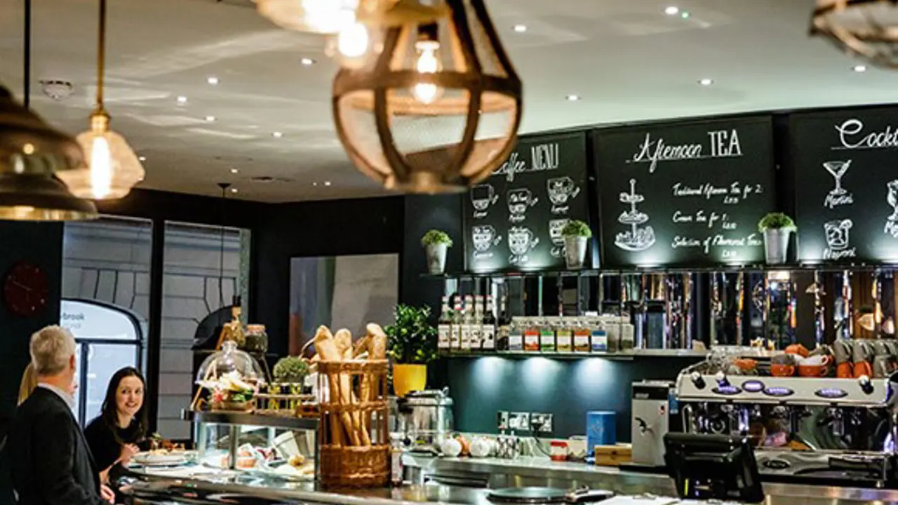 Pomme D'or Hotel Cafe Bar