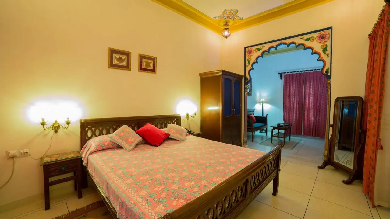 Mahendra Prakash Hotel Bedroom