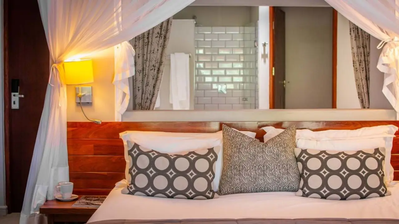 Chobe Bush Lodge, Bush Room