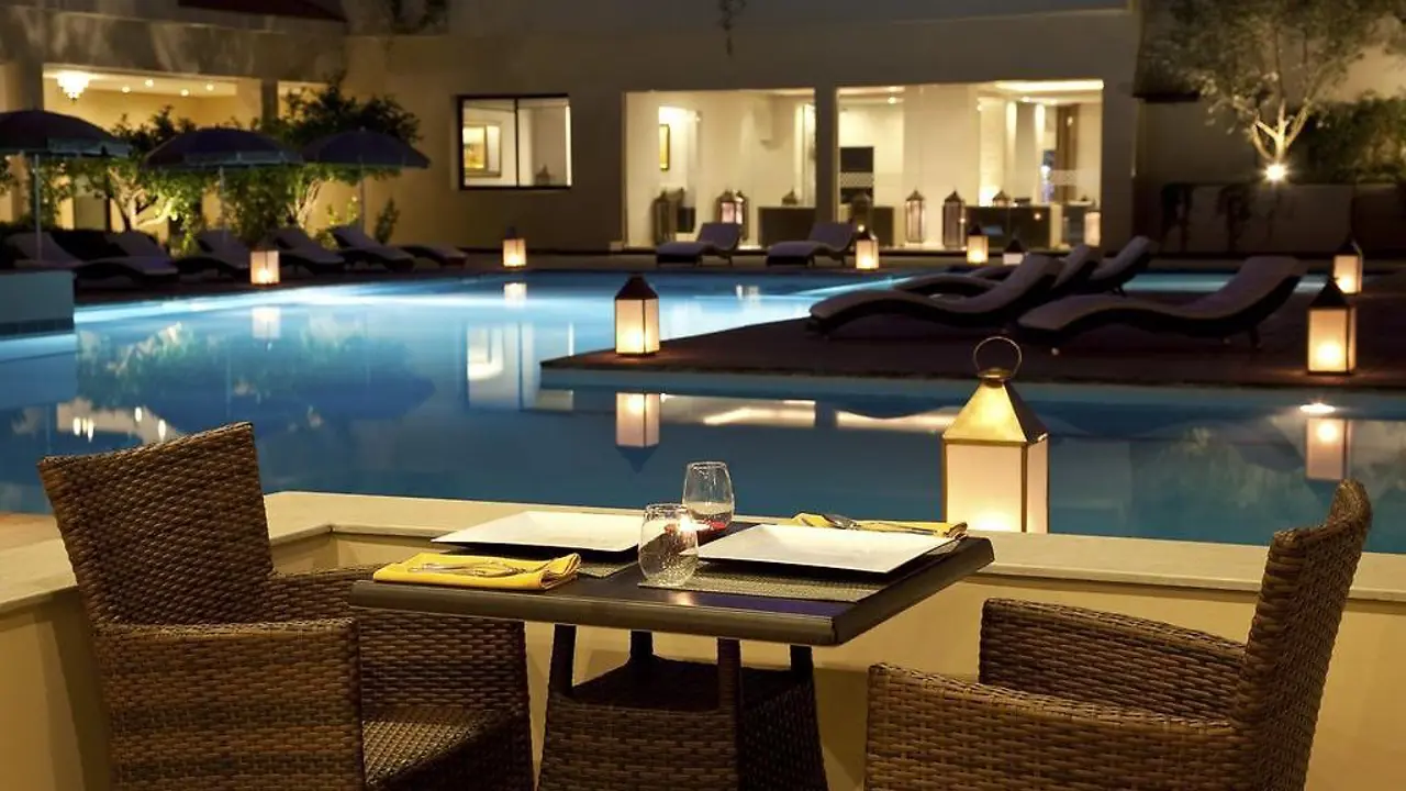 Hotel Opera Plaza, Dining