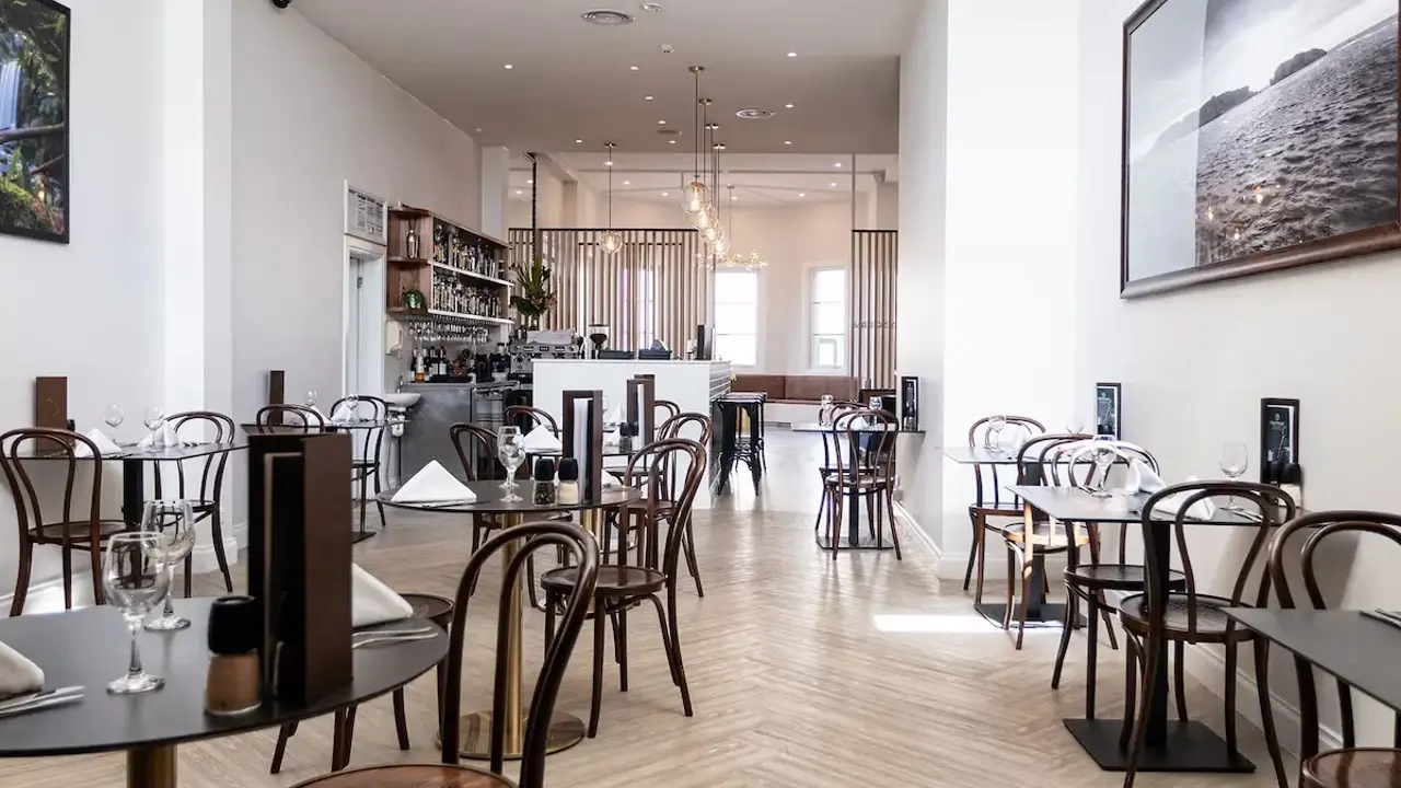 Deep Blue Hotel Cafe