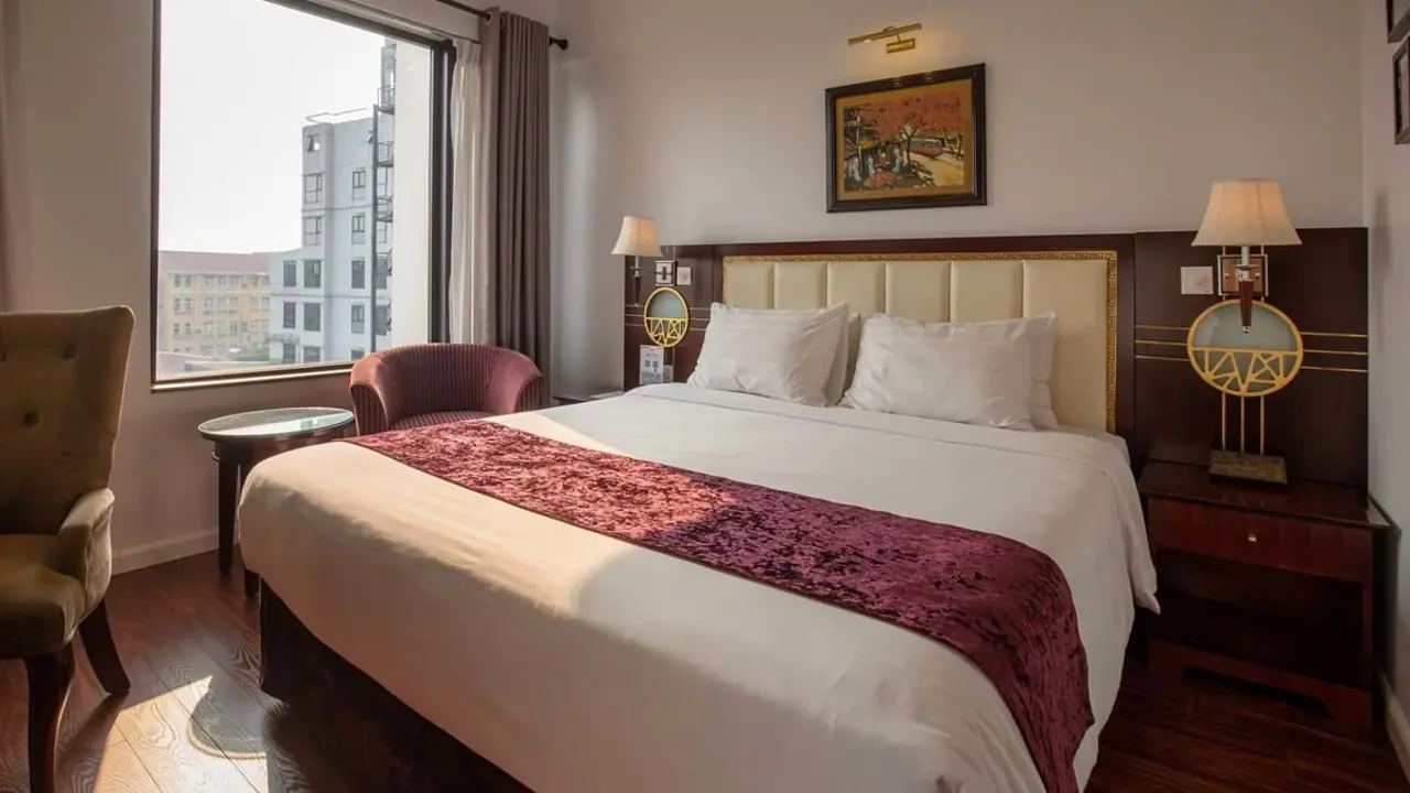 Flower Garden Hotel Bedroom